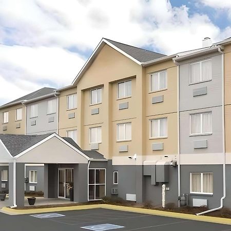 Dubuque Inn & Suites Exterior foto